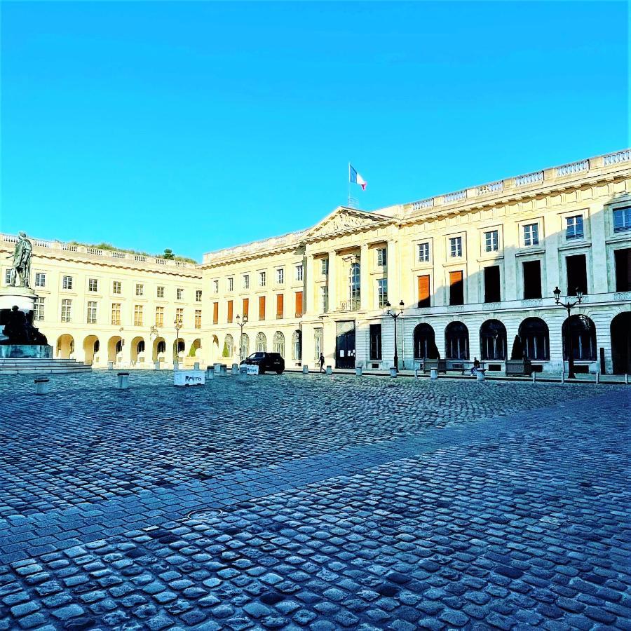 Aux Clefs Des Sacres - Dans Un Hotel Particulier Situe Rue Du Marc - Reims - Hyper Centre Forum Mairie Boulingrin Εξωτερικό φωτογραφία