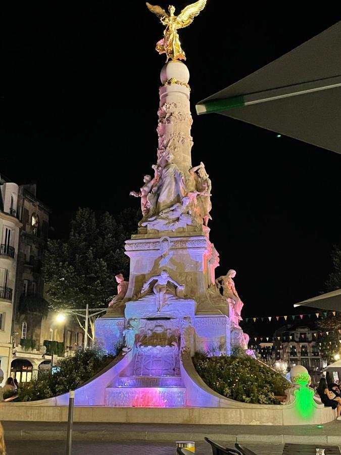 Aux Clefs Des Sacres - Dans Un Hotel Particulier Situe Rue Du Marc - Reims - Hyper Centre Forum Mairie Boulingrin Εξωτερικό φωτογραφία