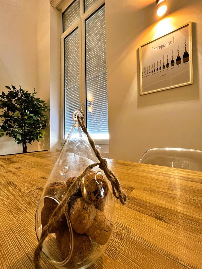 Aux Clefs Des Sacres - Dans Un Hotel Particulier Situe Rue Du Marc - Reims - Hyper Centre Forum Mairie Boulingrin Εξωτερικό φωτογραφία